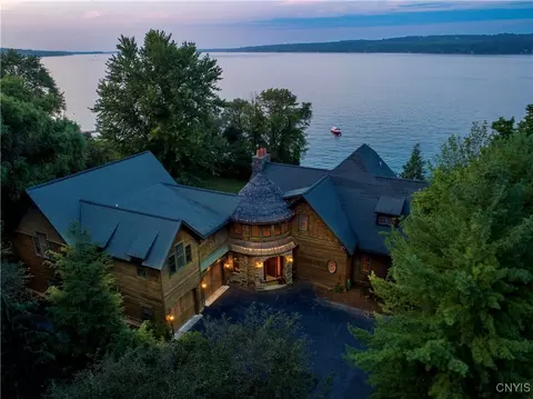 1782 Tamarack Trl, Skaneateles, NY 13152