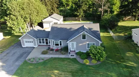 5937 Lakeshore Rd, Cicero, NY 13039
