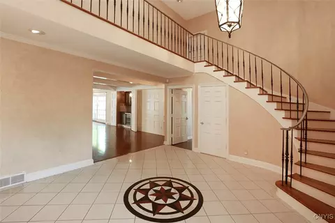 6972 Colonial Dr, Fayetteville, NY 13066 photo 3