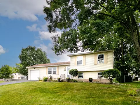 4753 Freestone Rd, Clay, NY 13090