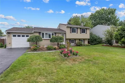 3675 Buttercup Ln, Baldwinsville, NY 13027