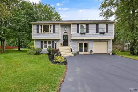 6129 Smith Rd, Syracuse, NY 13212