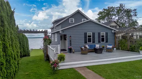 7215 Lakeshore Rd, Cicero, NY 13039