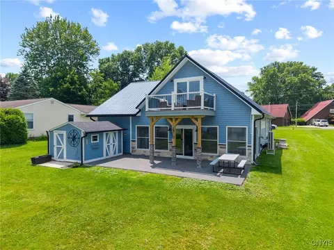 13 Edgewater Dr, Fulton, NY 13069