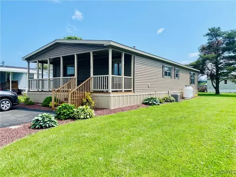 5600 Apt 110 Shute Rd, Lafayette, NY 13084