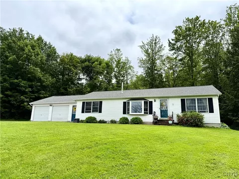 2475 Stanton Rd, Cazenovia, NY 13035