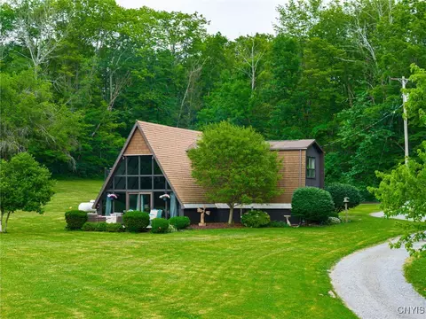 1229 Whiting Rd, Jordan, NY 13080