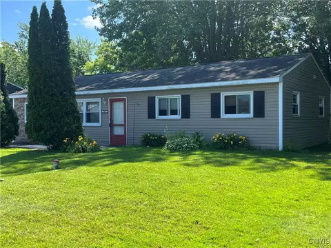 7887 Rinaldo Blvd E, Bridgeport, NY 13030