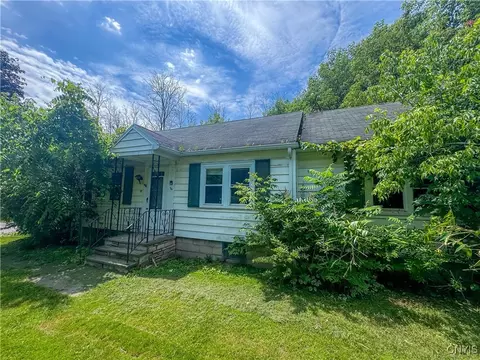7327 N Street Rd, Sennett, NY 13021