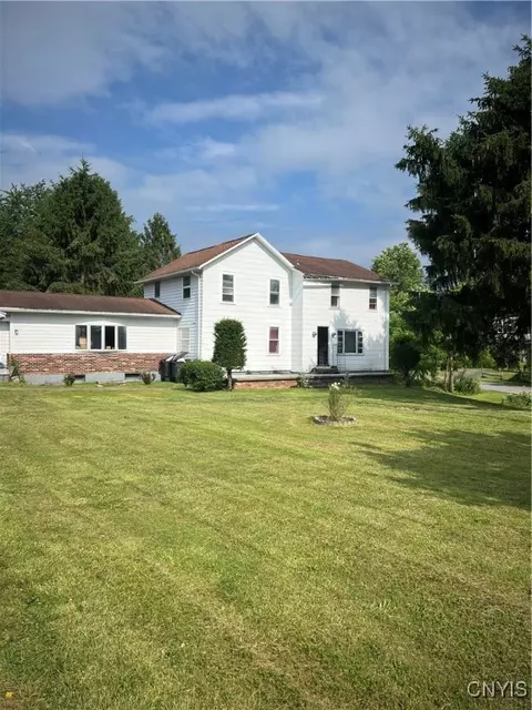 11 Canal St, Mentz, NY 13140