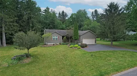 101 Topaz Trl, Syracuse, NY 13219