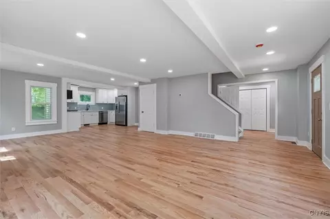 106 Wellington Rd, Syracuse, NY 13214 photo 5