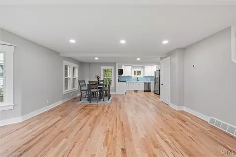 106 Wellington Rd, Syracuse, NY 13214 photo 8