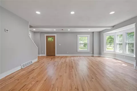 106 Wellington Rd, Syracuse, NY 13214 photo 6