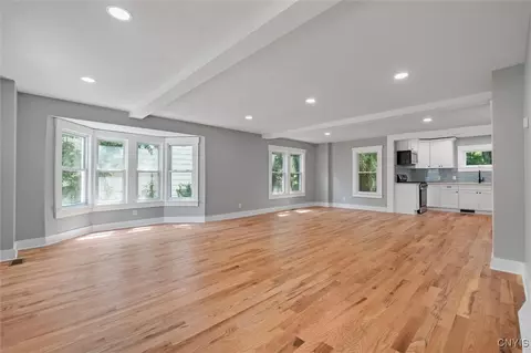 106 Wellington Rd, Syracuse, NY 13214 photo 4