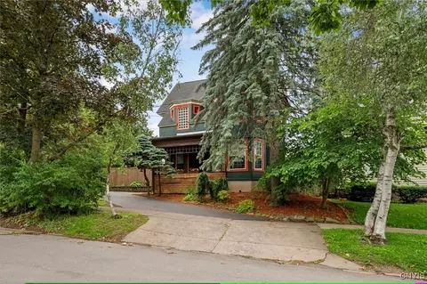 4 Jewett Pl, Utica, NY 13501