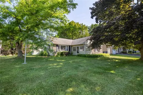 1 Channing Ln, Camillus, NY 13031