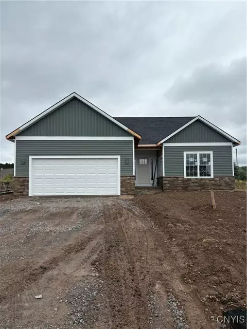 8024 Timber Banks Rd, Lysander, NY 13027