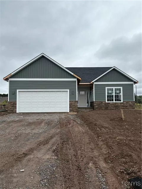 8024 Timber Banks Rd, Lysander, NY 13027