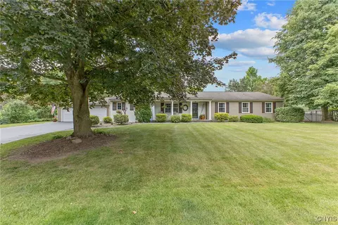 5194 Fairlawn Dr, Fayetteville, NY 13066