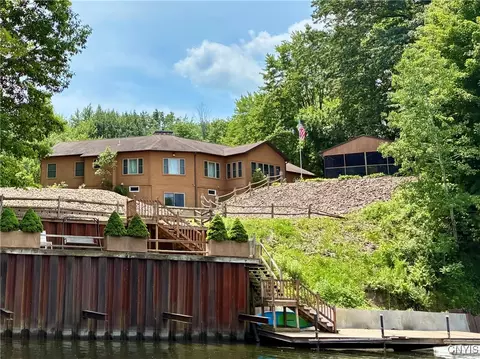 75 Aldrich Ln, Schroeppel, NY 13132