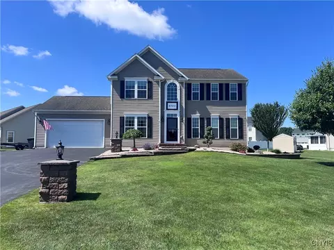 8723 Pizzuto Dr, Cicero, NY 13039