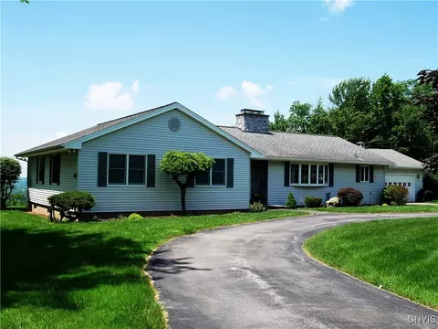 15 Upper Woods Rd, New Hartford, NY 13413