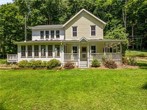 136 Hillside Dr, Manlius, NY 13104