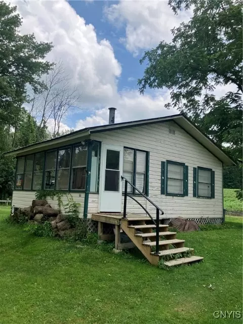 1274 Haiti Rd, Mentz, NY 13140