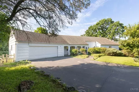20 Cross Rd, Syracuse, NY 13224