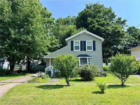 520 Seneca St, Fulton, NY 13069