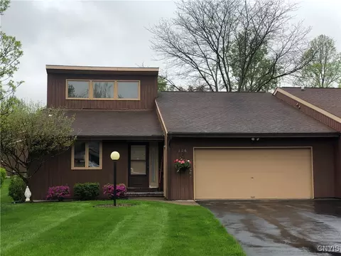 126 Lancelot Ln, Camillus, NY 13031