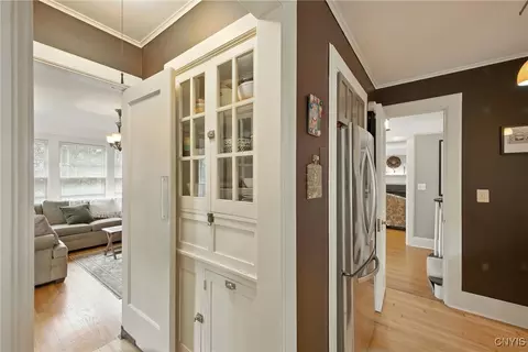 Entry Way - 306 Berkeley Dr, Syracuse, NY 13210 photo 2 of 5
