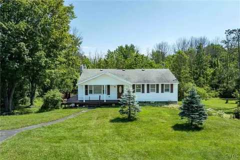 318 Kingdom Rd, Volney, NY 13126