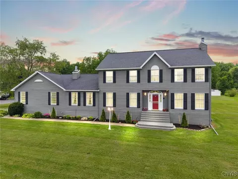 331 Hickory Ln, Central Square, NY 13036