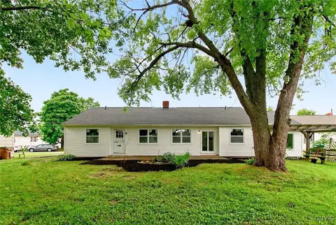 27-29 Windcrest Dr #27, Cheektowaga, NY 14225