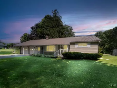 9242 Sixty Rd, Phoenix, NY 13135