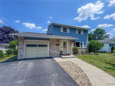 8 Harnden St, Auburn, NY 13021