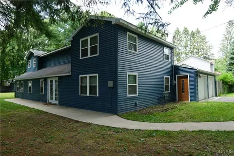 7545 River Rd, Lysander, NY 13027