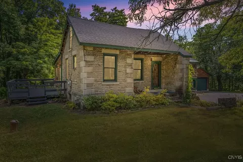 7822 Salt Springs Rd, Fayetteville, NY 13066
