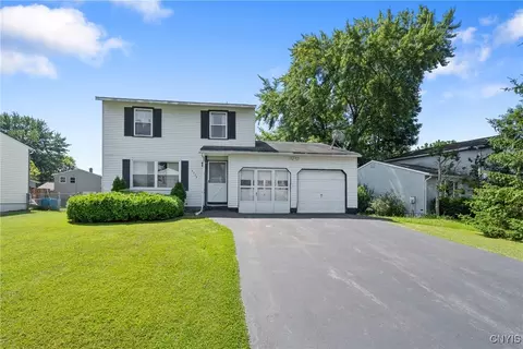 5539 Taormina Dr, Clay, NY 13041