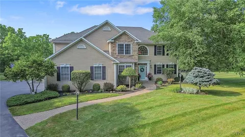 1002 Oreste St, Camillus, NY 13031