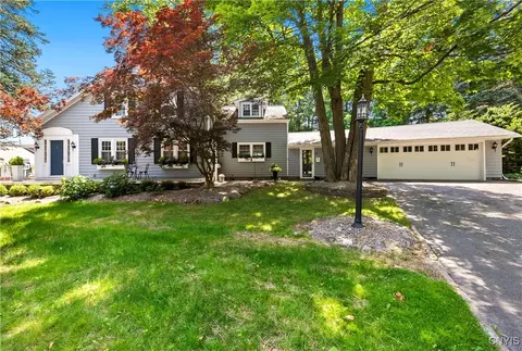 81 W Genesee St, Skaneateles, NY 13152