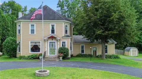 652 Lamson Rd, Lysander, NY 13027