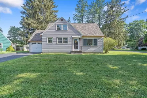 114 Elizabeth Dr, Syracuse, NY 13212
