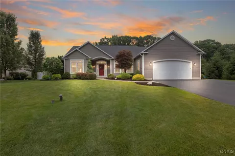8519 Newbury Pl, Clay, NY 13041