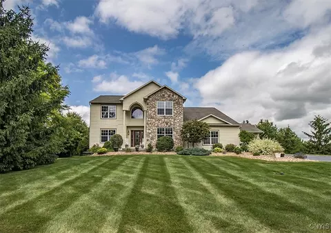 7991 Austrian Pine Cir, Manlius, NY 13104