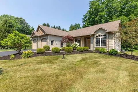 8449 Newbury Pl, Clay, NY 13041
