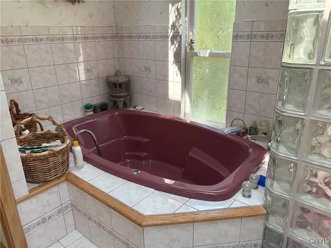 Bath - 256 E Walnut St, Oneida, NY 13421 photo 4 of 4