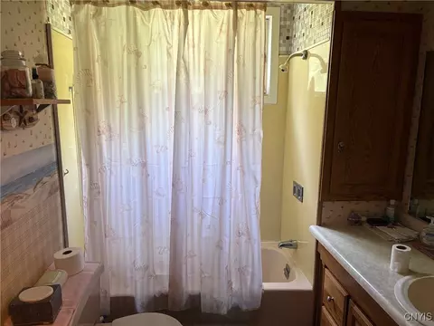 Bath - 256 E Walnut St, Oneida, NY 13421 photo 1 of 4